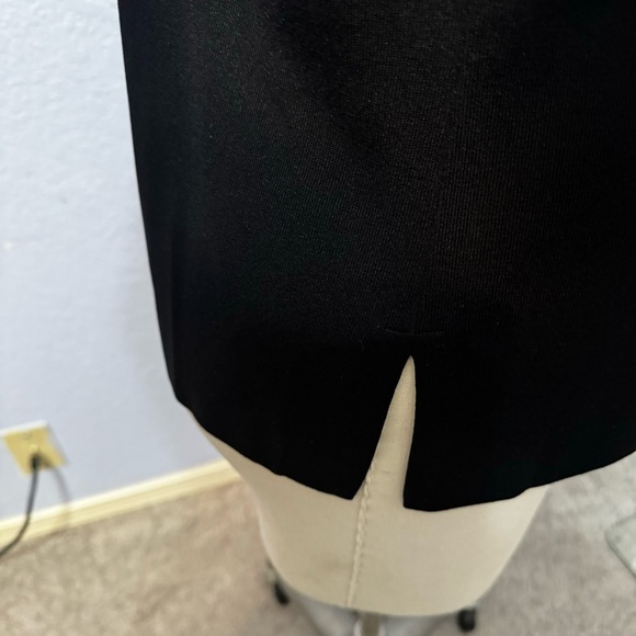 Exclusively Misook Black Contrast Trim Sleeveless Ribbed Knit Tank Top - Picture 4 of 5